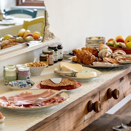Le Vecchie Persiane - Bed & Breakfast Diano dʼAlba Εξωτερικό φωτογραφία