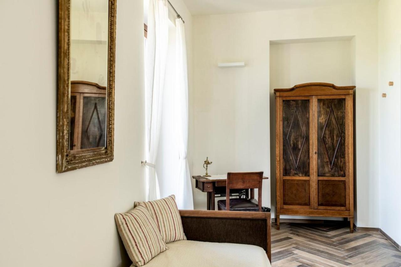 Le Vecchie Persiane - Bed & Breakfast Diano dʼAlba Εξωτερικό φωτογραφία