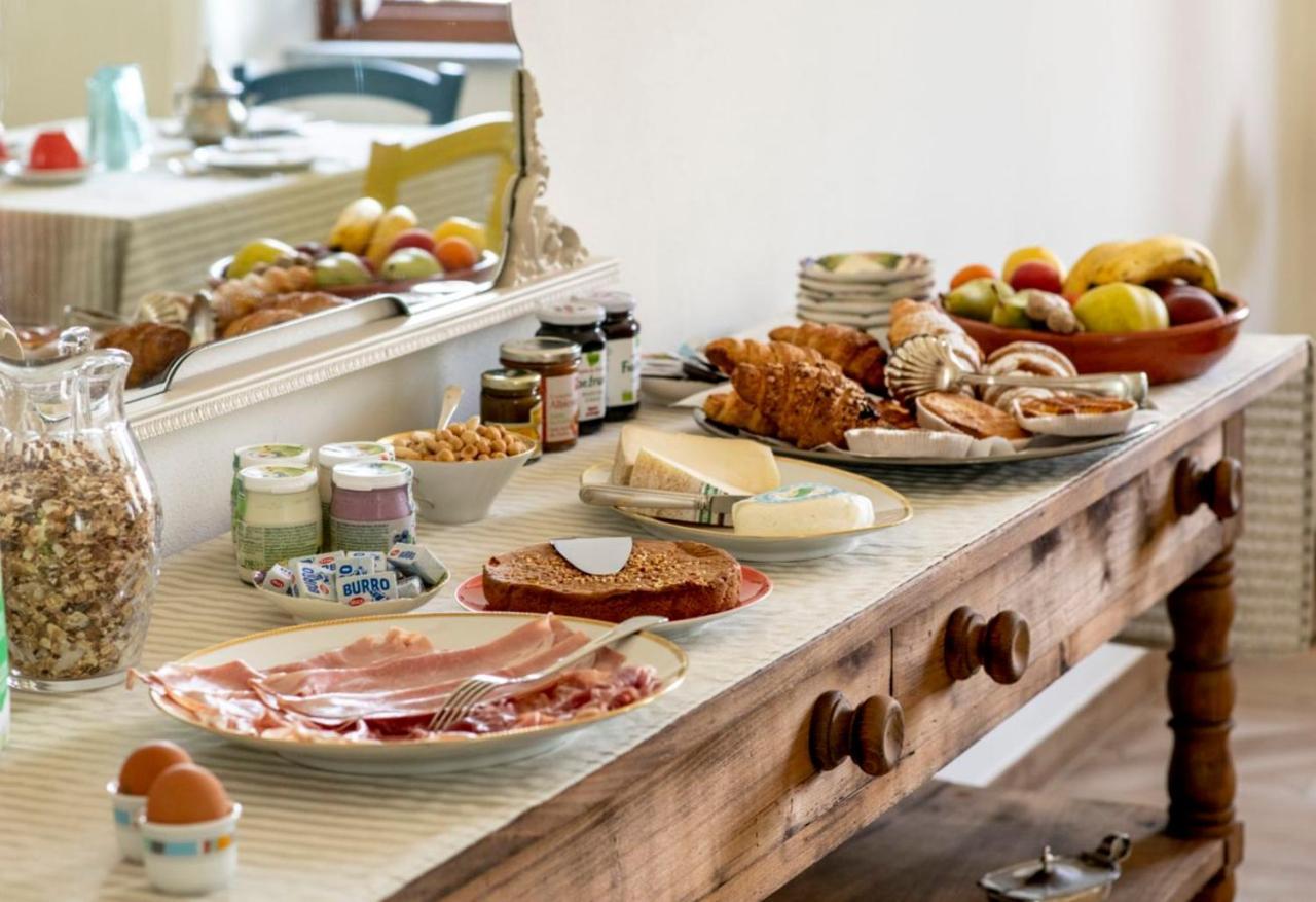 Le Vecchie Persiane - Bed & Breakfast Diano dʼAlba Εξωτερικό φωτογραφία