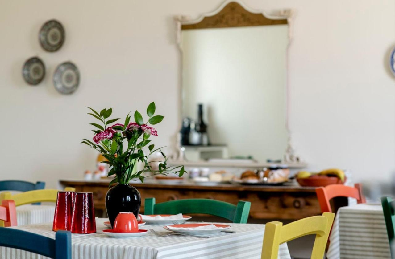 Le Vecchie Persiane - Bed & Breakfast Diano dʼAlba Εξωτερικό φωτογραφία