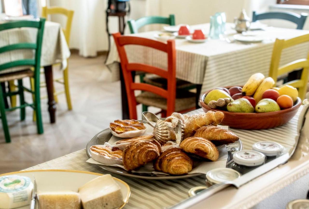 Le Vecchie Persiane - Bed & Breakfast Diano dʼAlba Εξωτερικό φωτογραφία