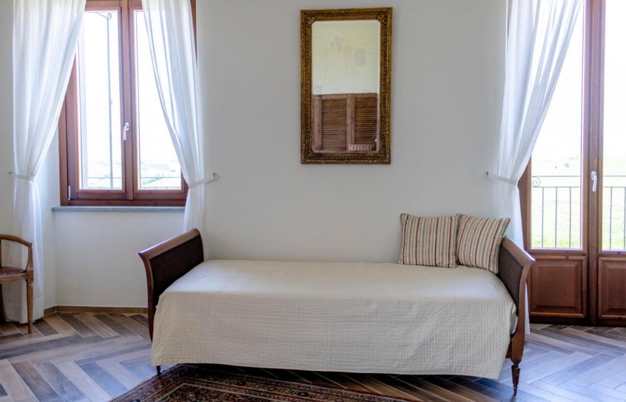 Le Vecchie Persiane - Bed & Breakfast Diano dʼAlba Εξωτερικό φωτογραφία