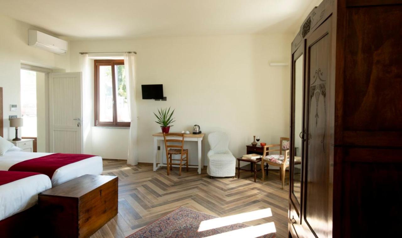 Le Vecchie Persiane - Bed & Breakfast Diano dʼAlba Εξωτερικό φωτογραφία
