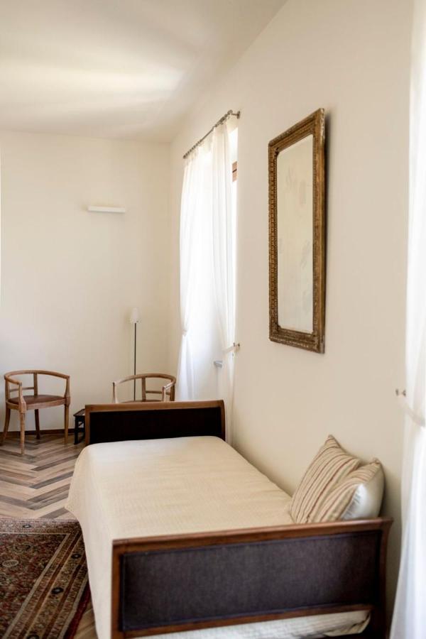 Le Vecchie Persiane - Bed & Breakfast Diano dʼAlba Εξωτερικό φωτογραφία